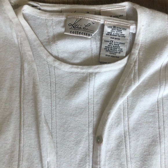 Cardigan and Blouse set - Picture 3 of 6